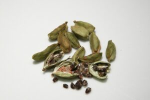 sapne me Ilaichi dekhna Cardamom