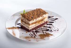 Sapne Mein cake dekhna