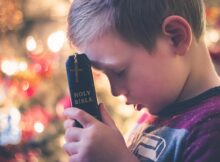 Sapne mein bible dekhna